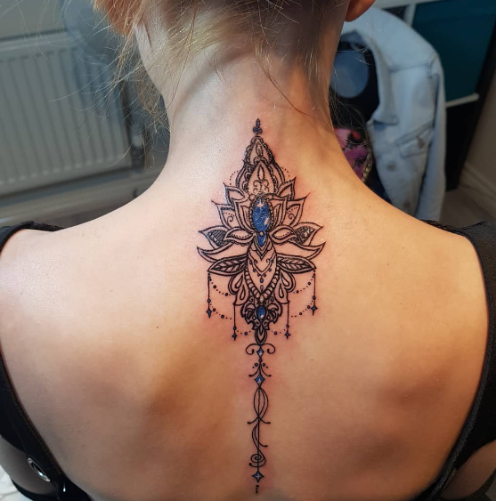 51 Marvelous Back Neck Tattoos Women That You Must Try - Psycho Tats